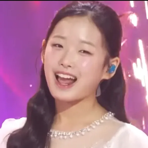 Behind-the-scenes cut of Lee Sooyeon