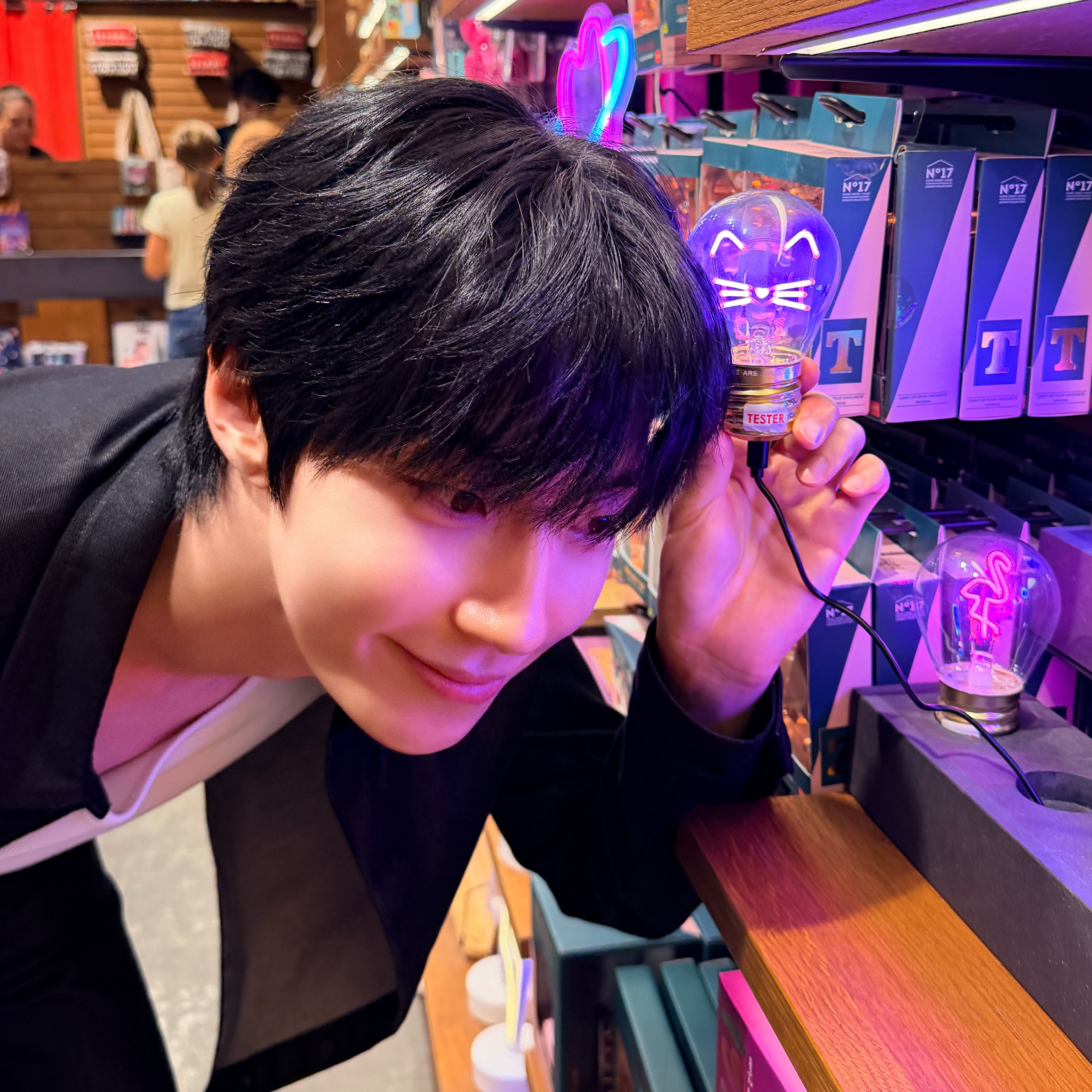 Behind-the-scenes cut of Hwang Inyoup