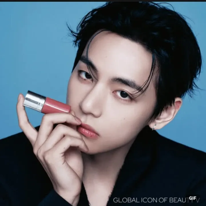 Recent activity shot of Kim Taehyung (V)