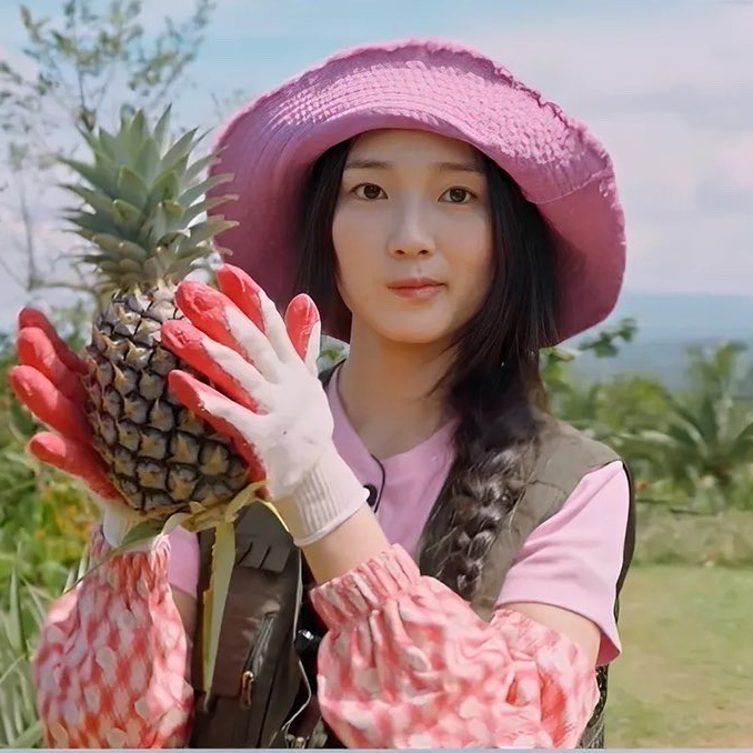 Recent activity shot of Kim Hyeyoon