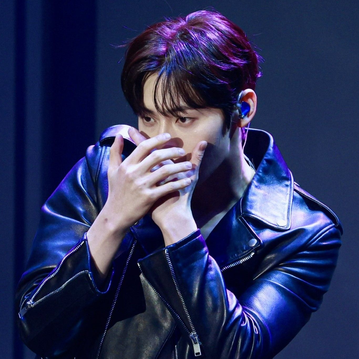 A moment captured by a fan of Hwang Minhyun