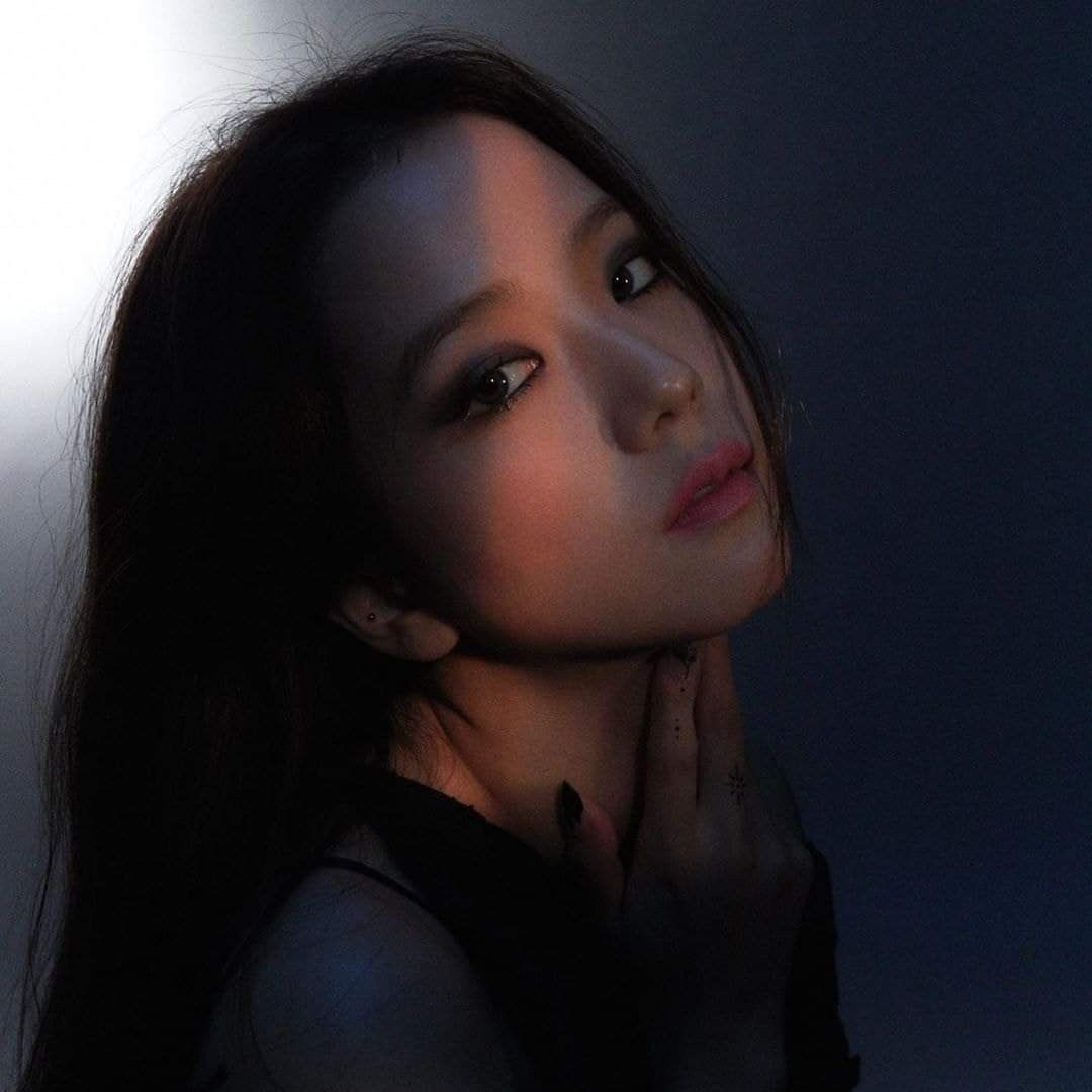 Recent activity shot of Jisoo (1995)