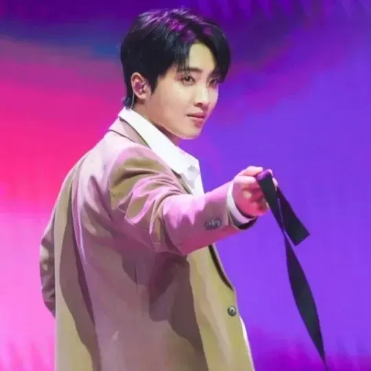 Behind-the-scenes cut of Hwang Yunsung