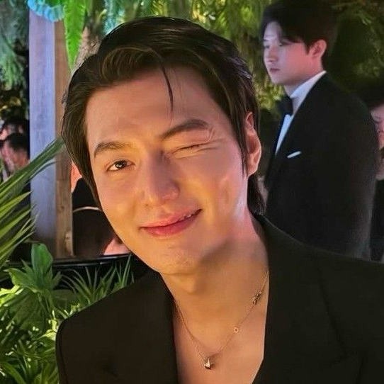 粉絲拍下的李敏鎬瞬間