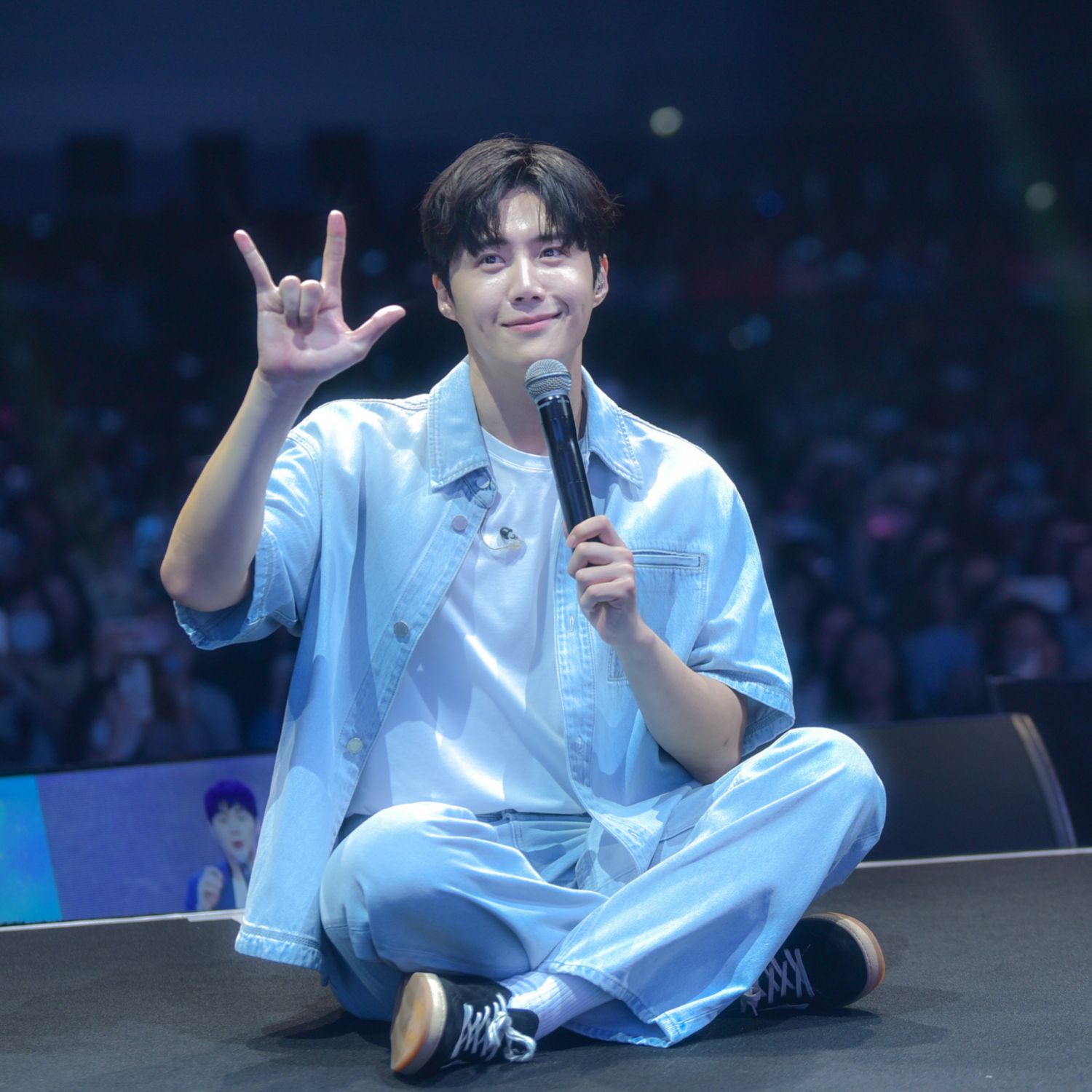 A moment captured by a fan of Kim Seonho