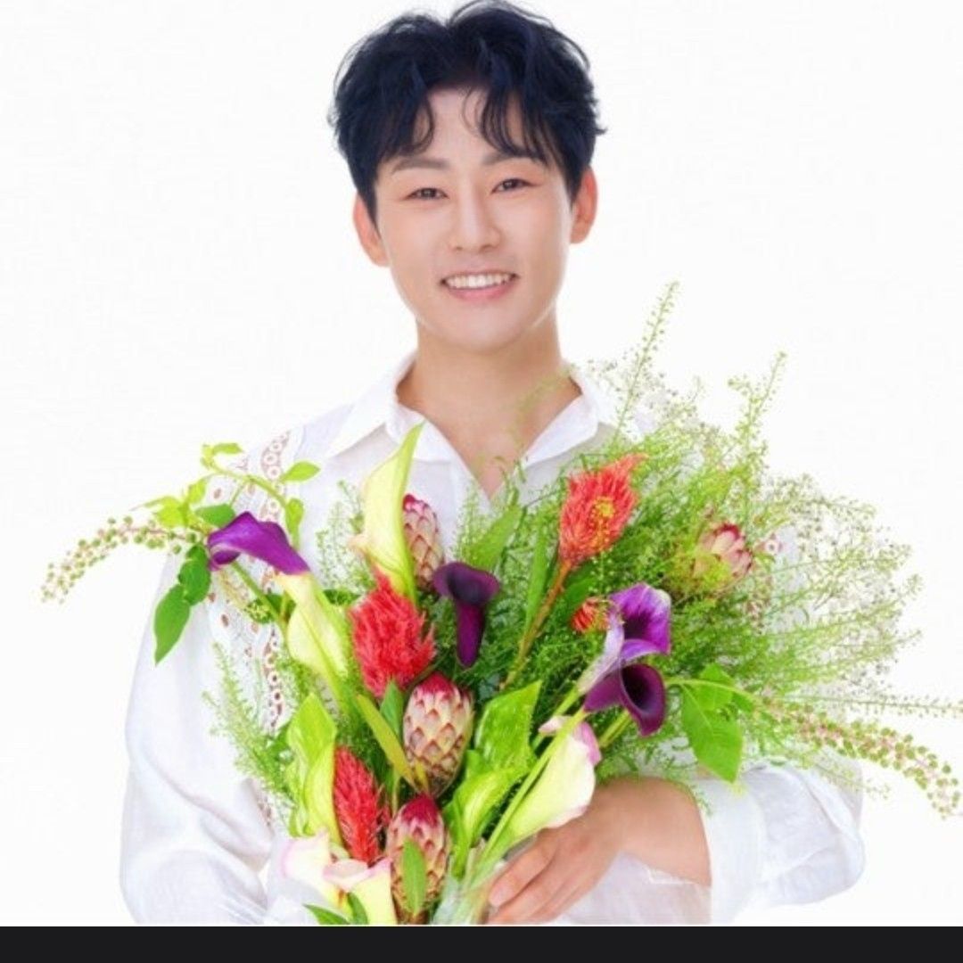 Behind-the-scenes cut of Kang Moonkyung