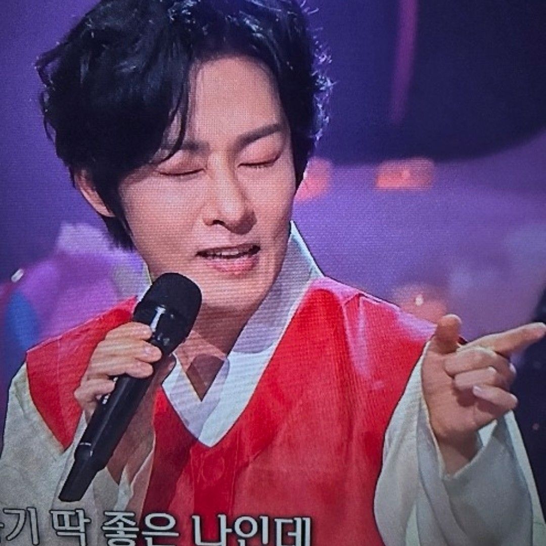 A moment captured by a fan of Kang Moonkyung