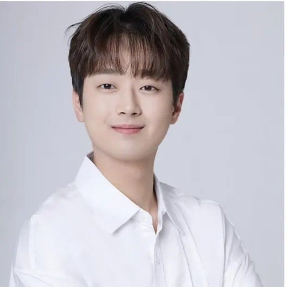 粉丝拍下的李灿元瞬间