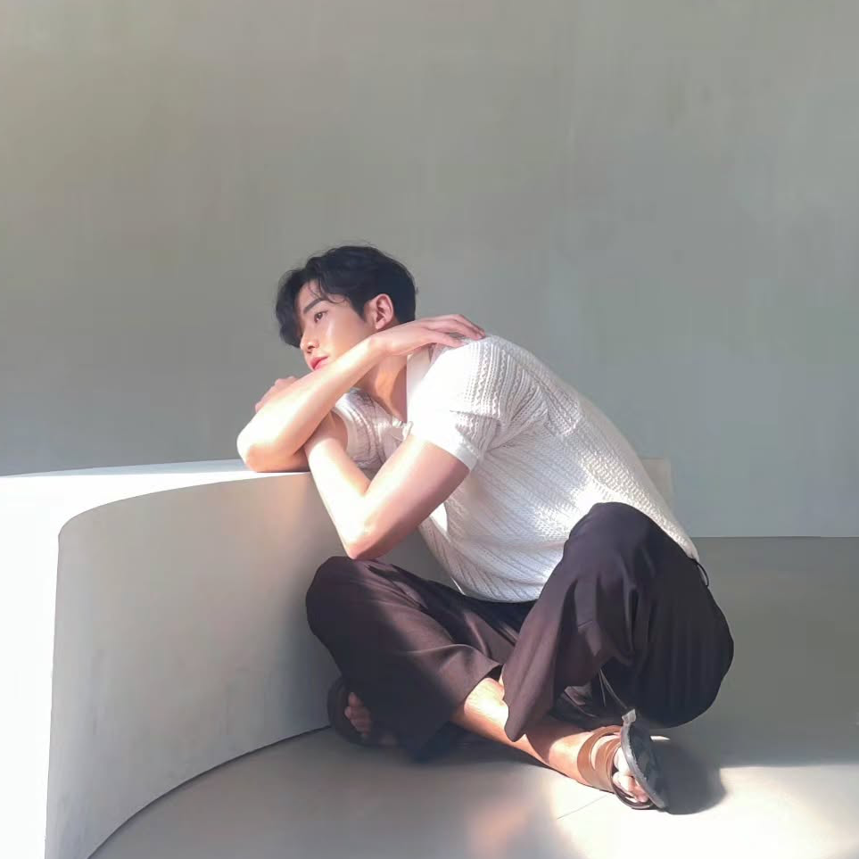Foto terbaru dari Rowoon