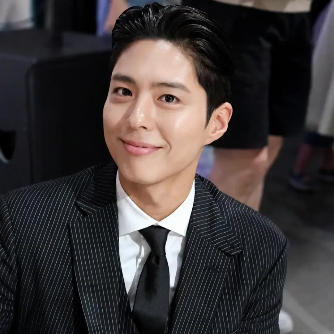 A moment captured by a fan of Park Bogum