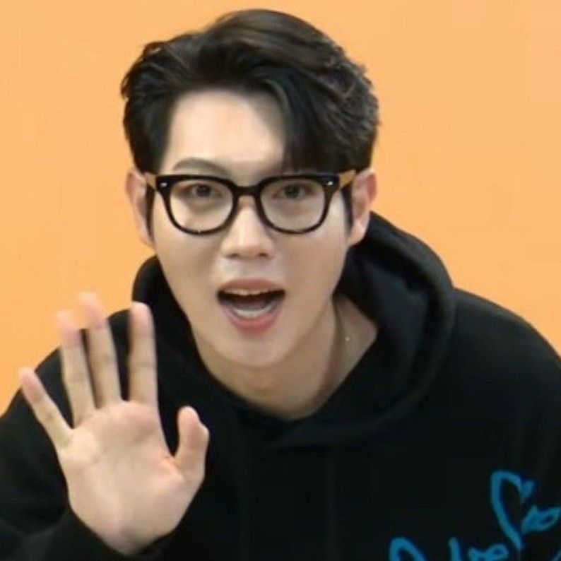 A moment captured by a fan of Son Taejin