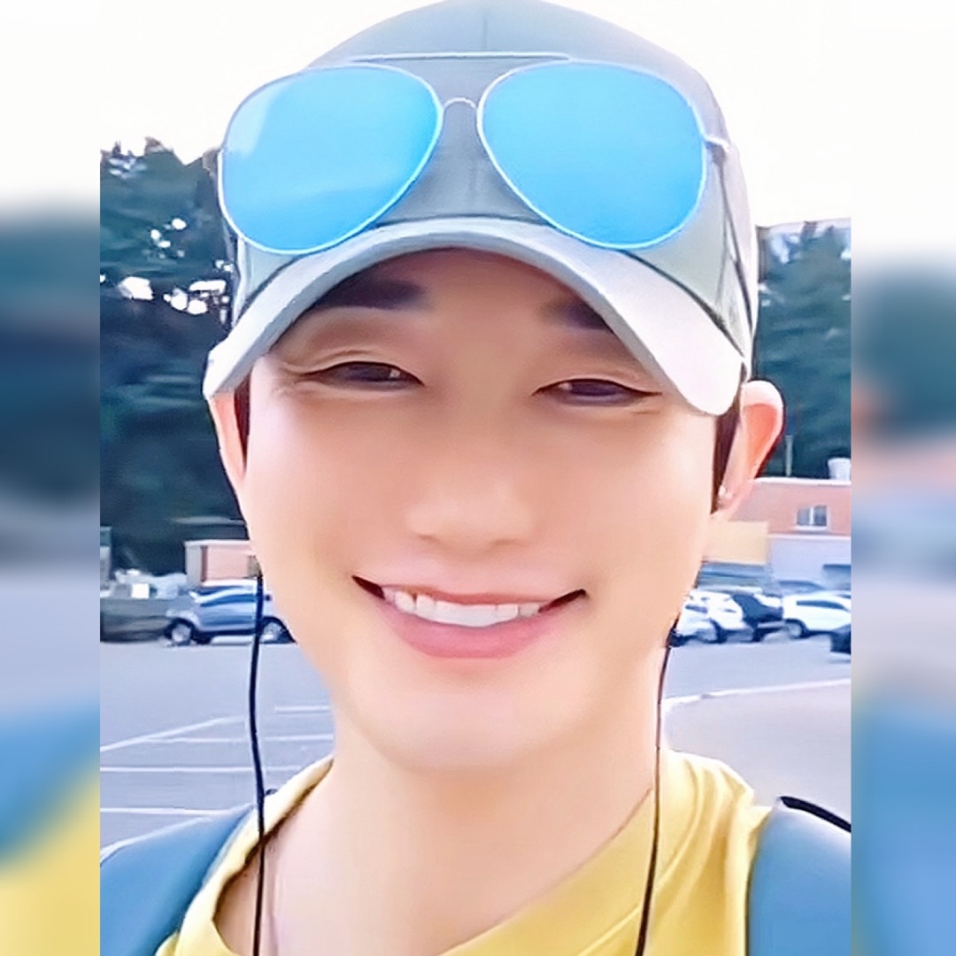 A moment captured by a fan of Park Sihoo