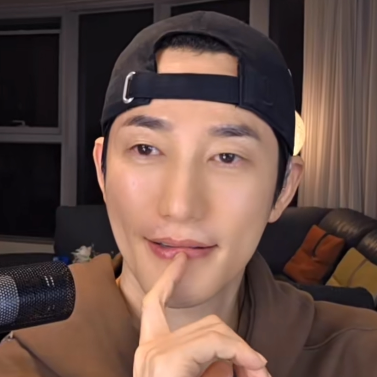 A moment captured by a fan of Park Sihoo
