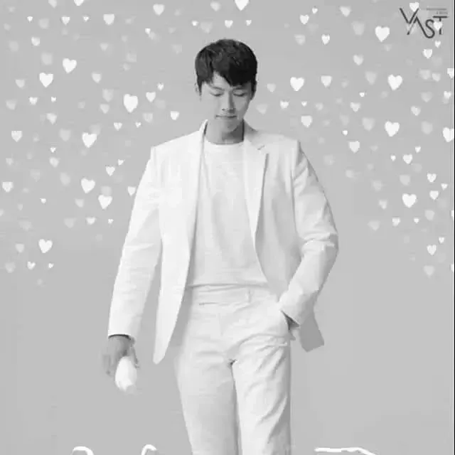 Momen yang diabadikan oleh penggemar Hyun Bin