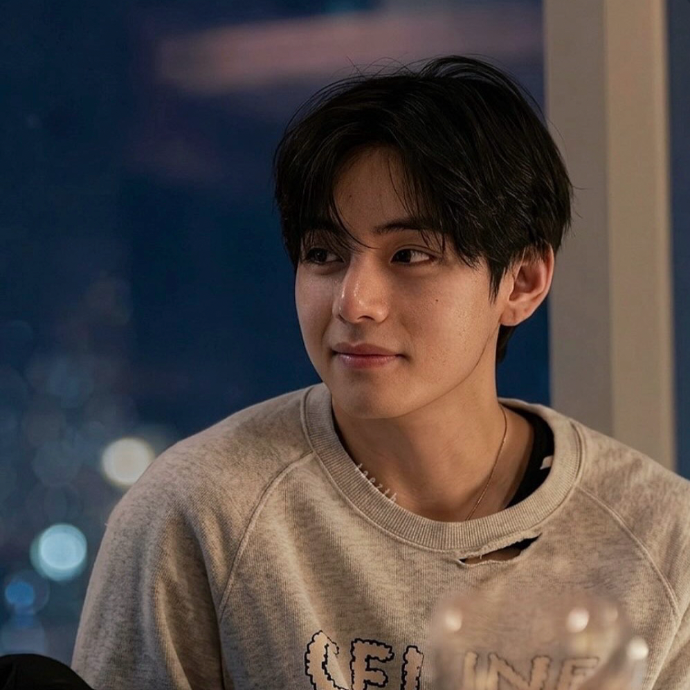 Latest photo of Kim Taehyung (V)