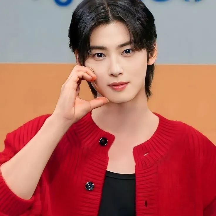 Behind-the-scenes cut of Cha Eunwoo