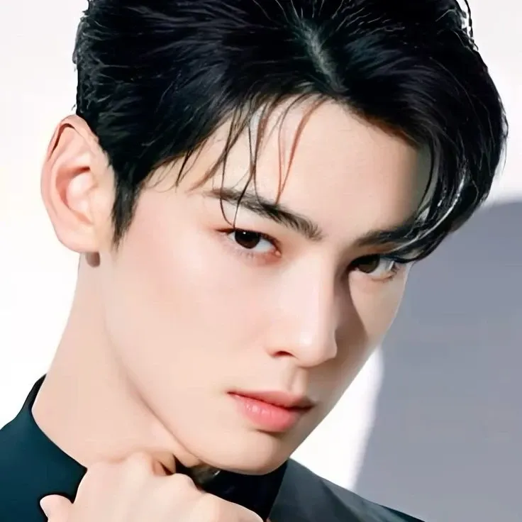 Latest photo of Cha Eunwoo