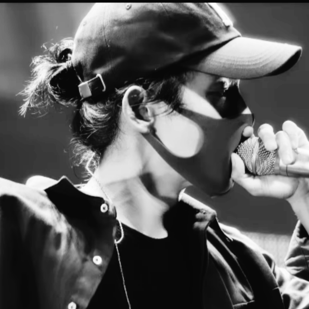 A moment captured by a fan of Lee Joongi