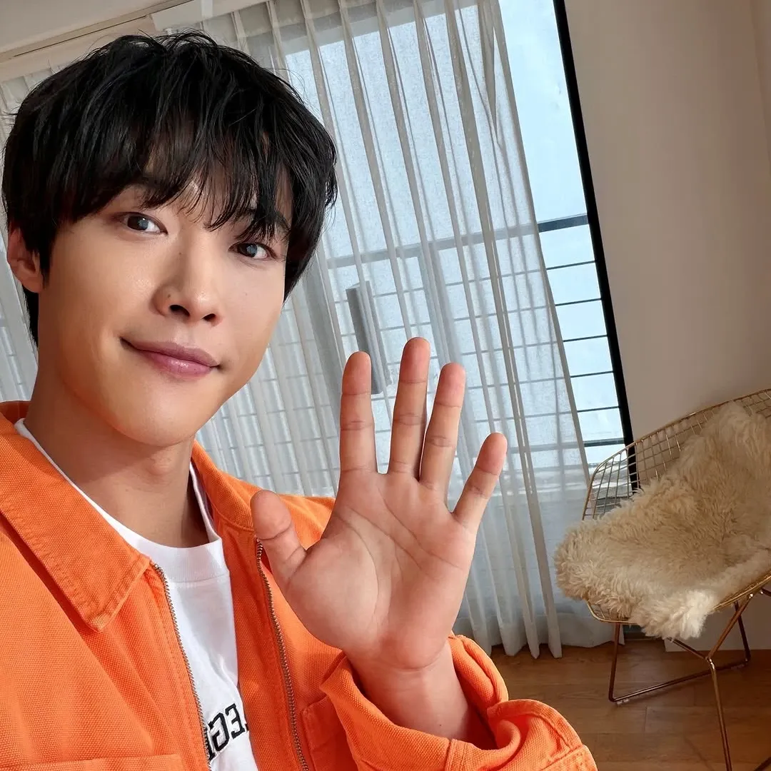 A moment captured by a fan of Woo Dohwan