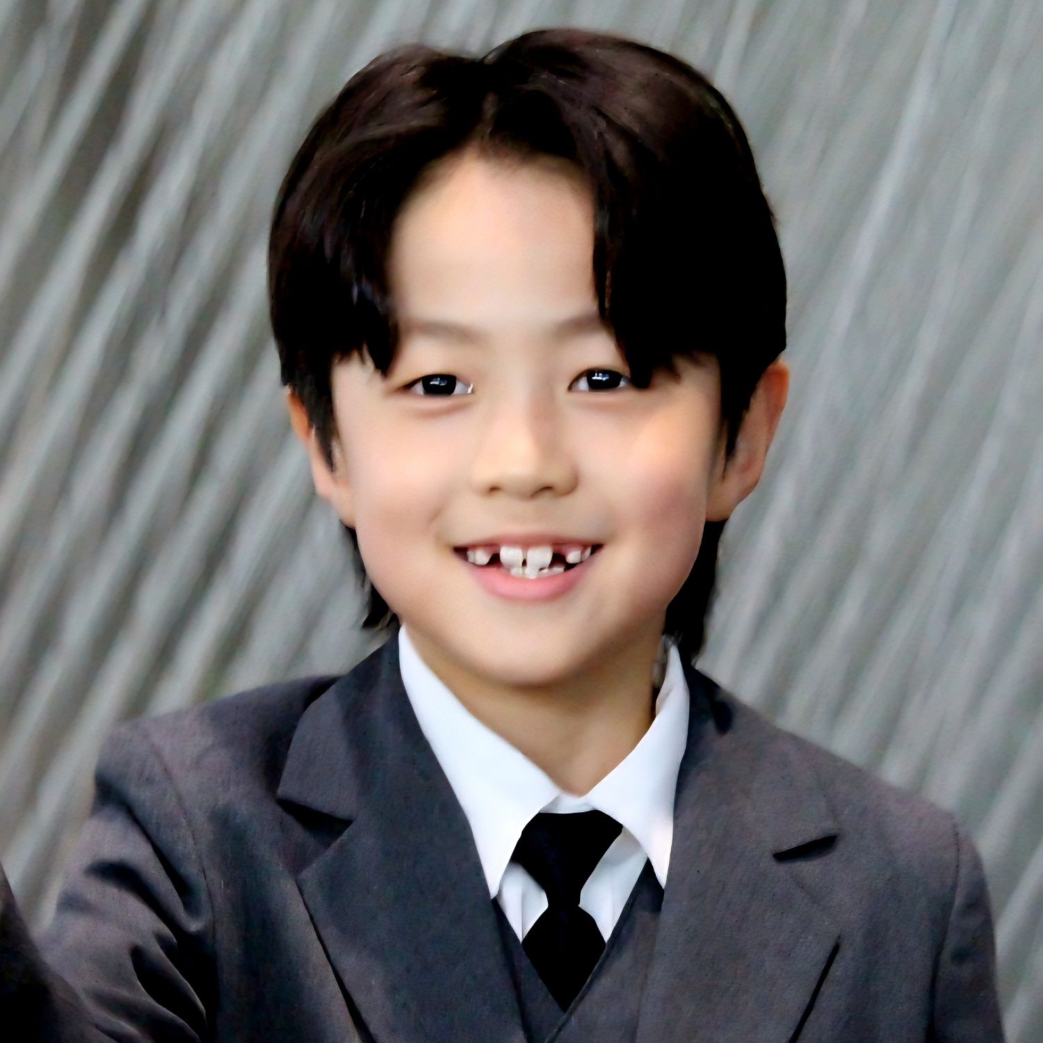 Behind-the-scenes cut of You Jiwoo