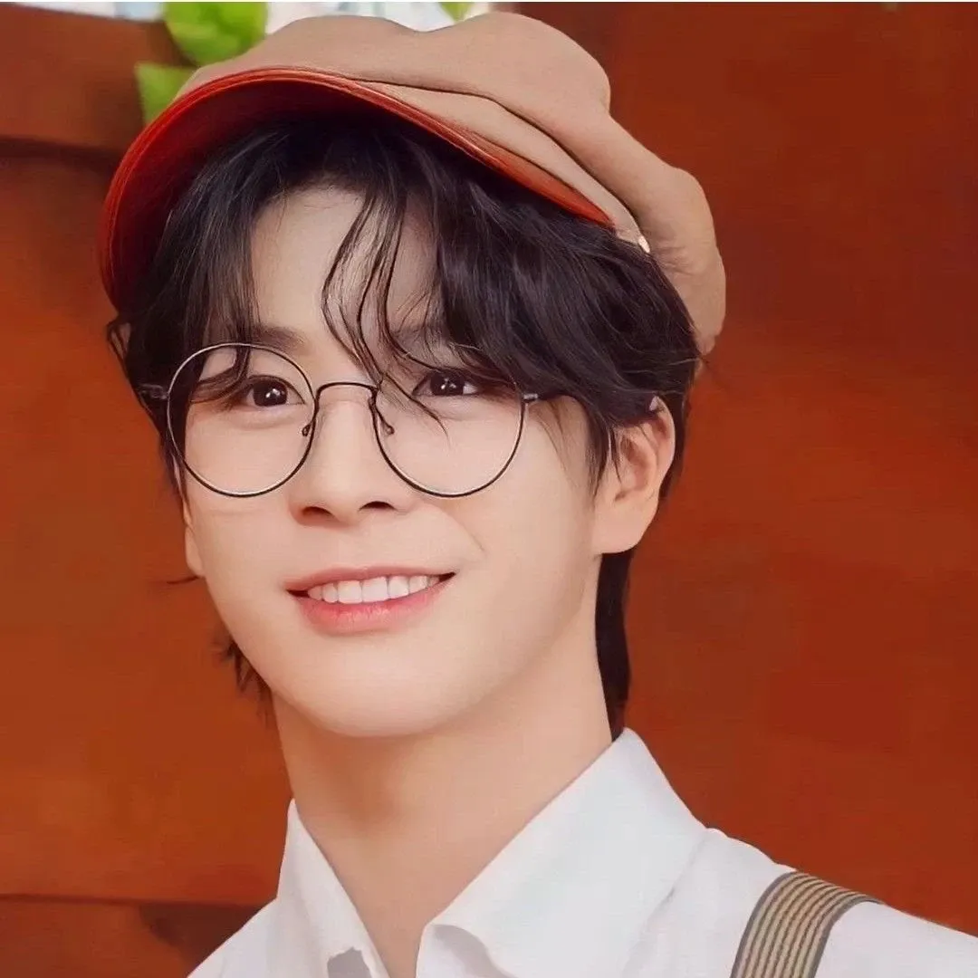 Behind-the-scenes cut of Jeong Dongwon