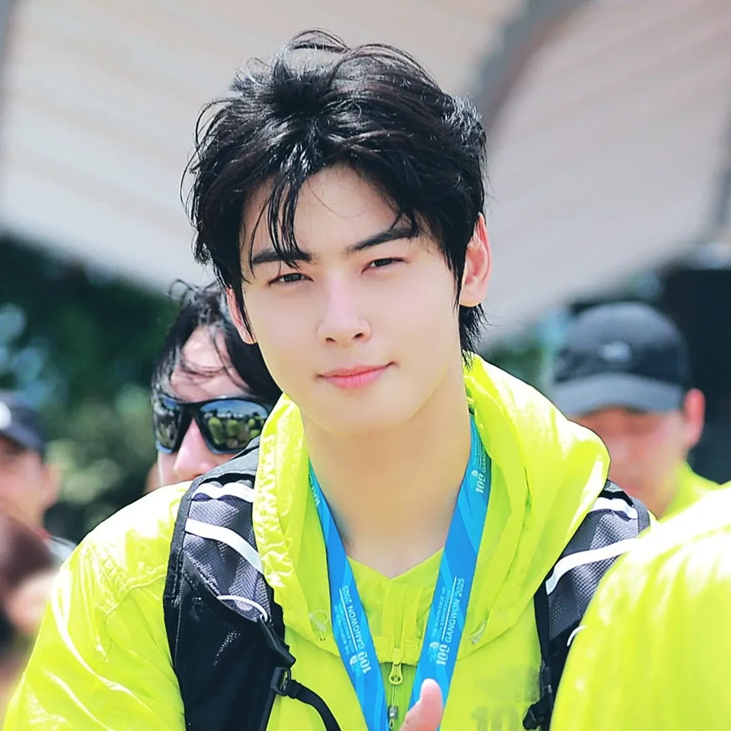 A moment captured by a fan of Cha Eunwoo