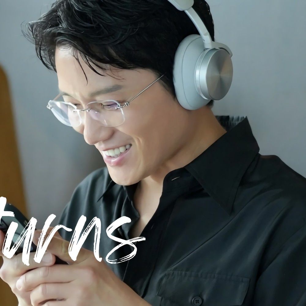 Behind-the-scenes cut of Ji Sung