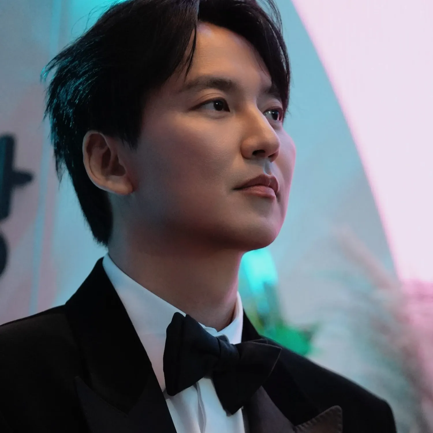Behind-the-scenes cut of Kim Namgil