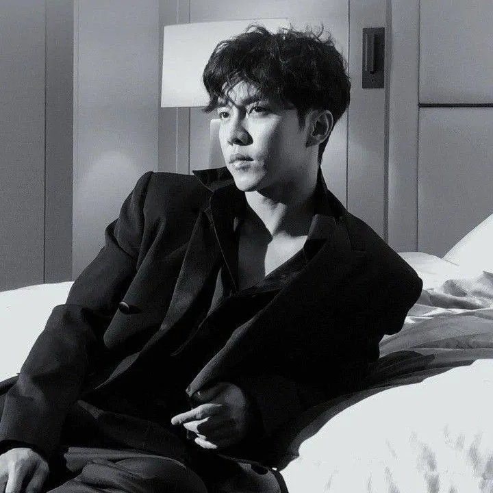 Latest photo of Lee Seunggi