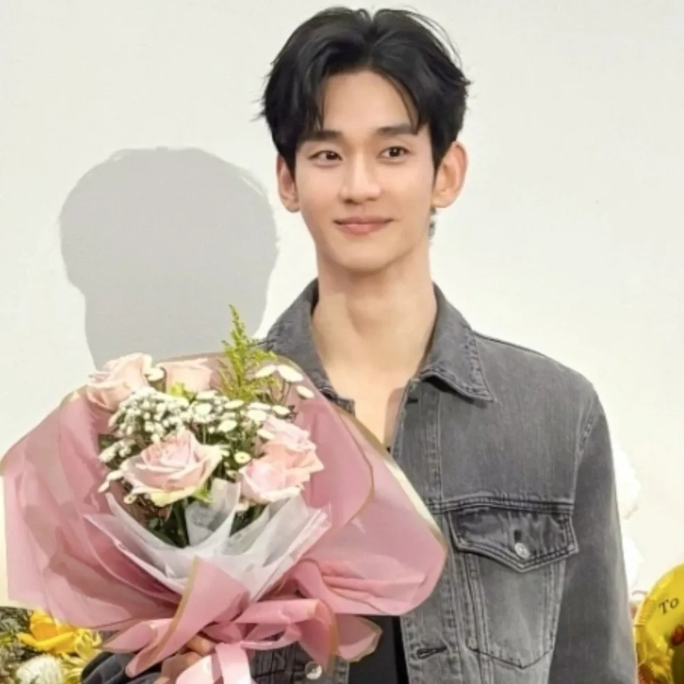 A moment captured by a fan of Kim Soohyun