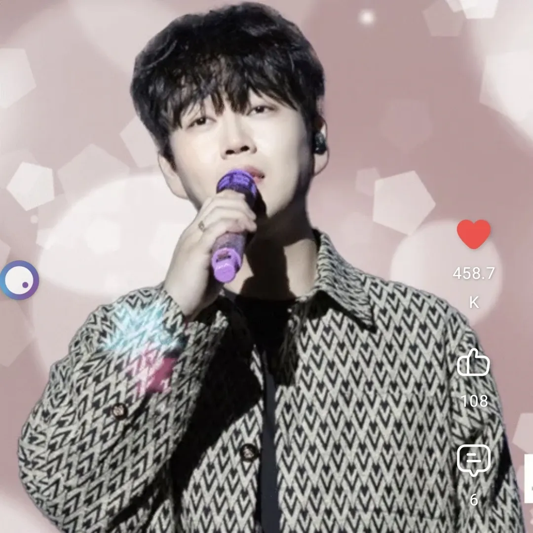A moment captured by a fan of Hwang Youngwoong