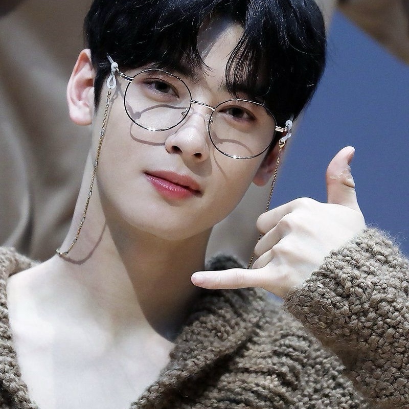 A moment captured by a fan of Cha Eunwoo