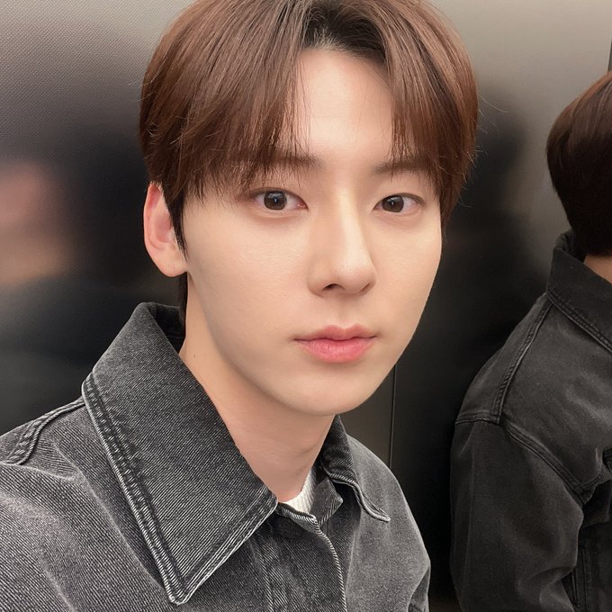 Recent activity shot of Hwang Minhyun
