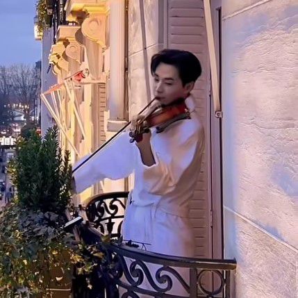 Behind-the-scenes cut of Henry