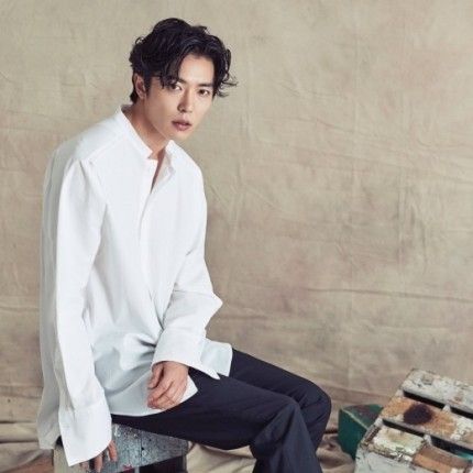 Behind-the-scenes cut of Kim Jaewook