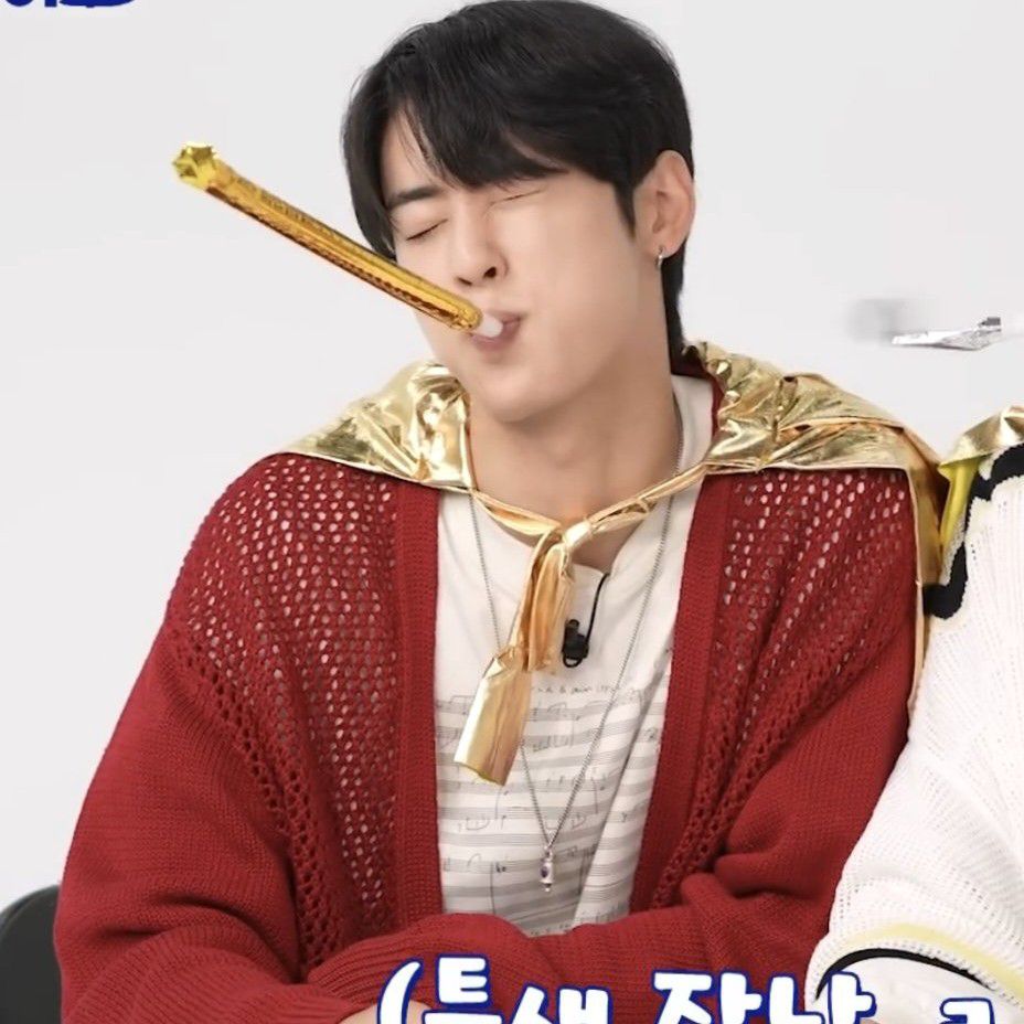 Behind-the-scenes cut of Cha Eunwoo