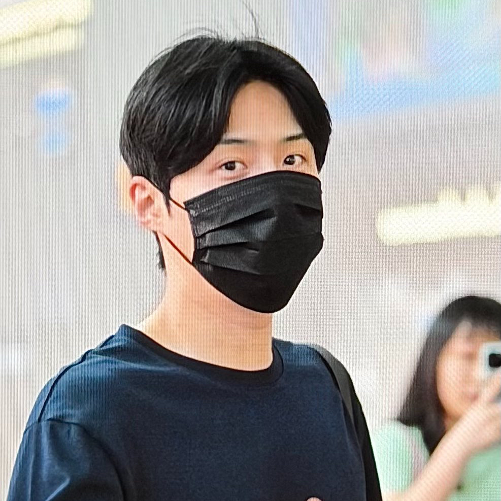 Behind-the-scenes cut of Kim Seonho