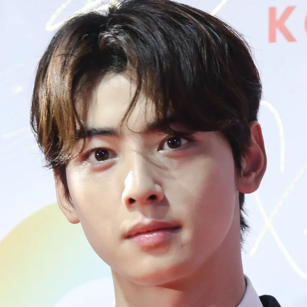 Latest photo of Cha Eunwoo