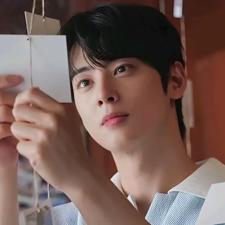 A moment captured by a fan of Cha Eunwoo