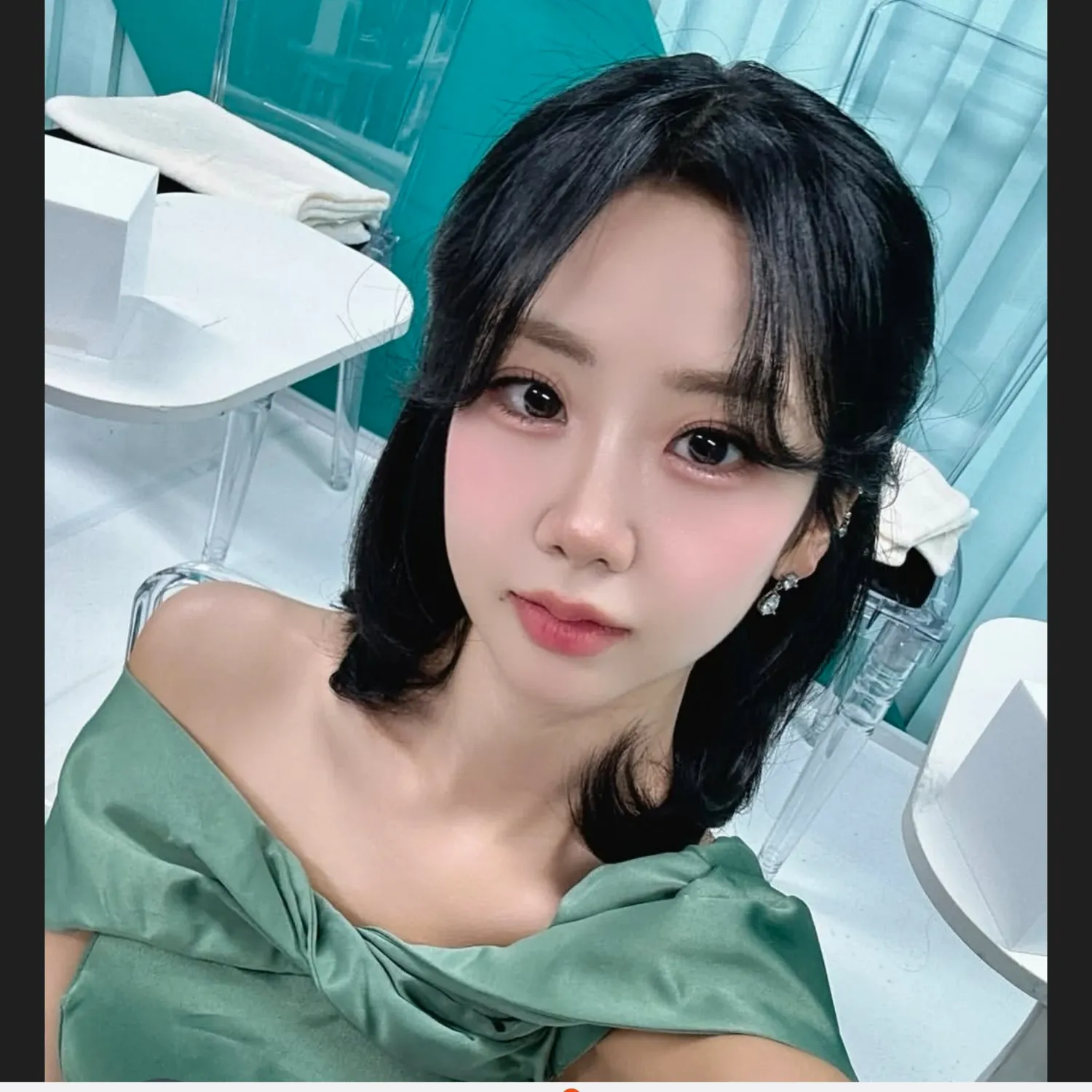 Behind-the-scenes cut of Kang Hyeyeon