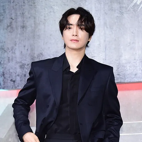 Behind-the-scenes cut of Lee Joonhyuk