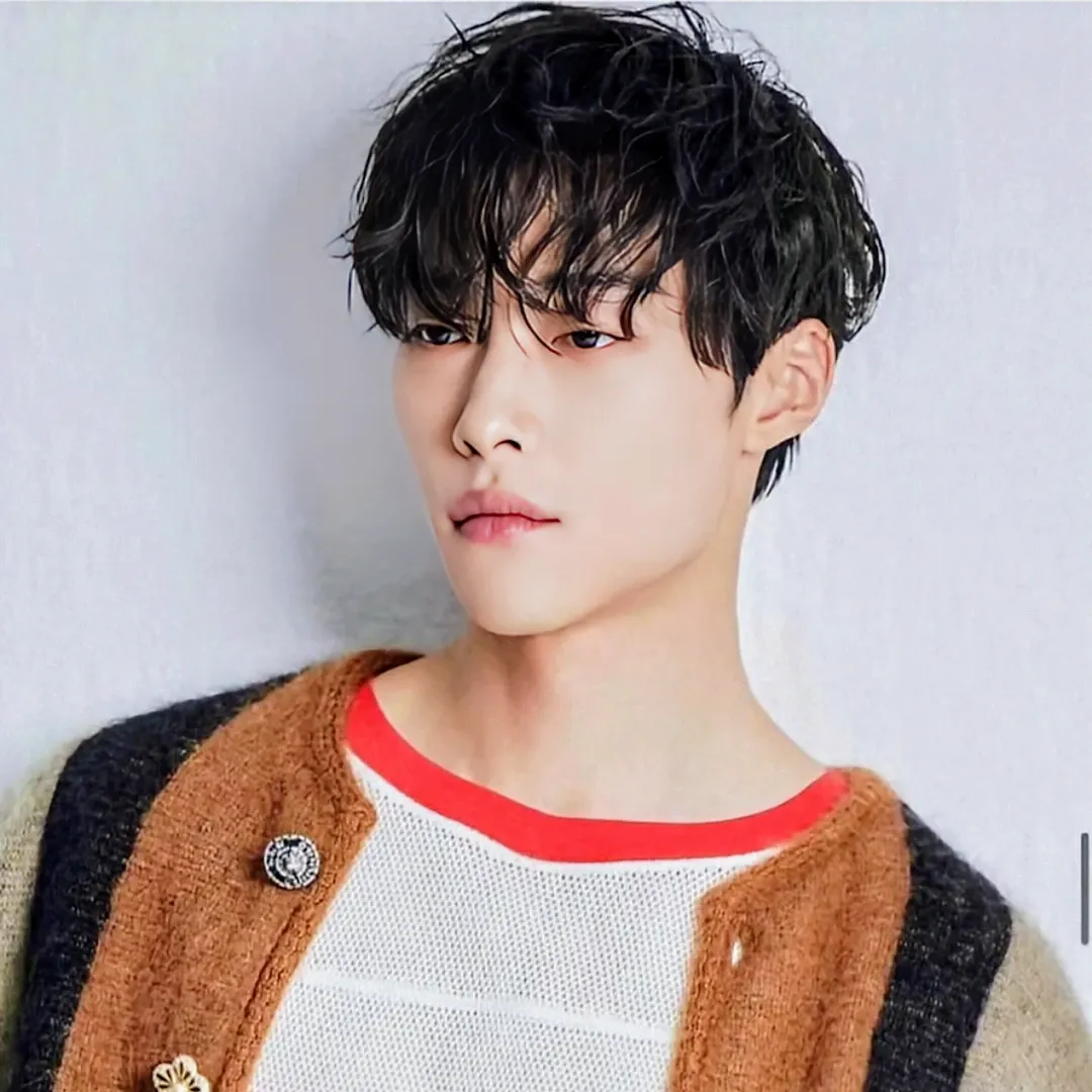 A moment captured by a fan of Woo Dohwan