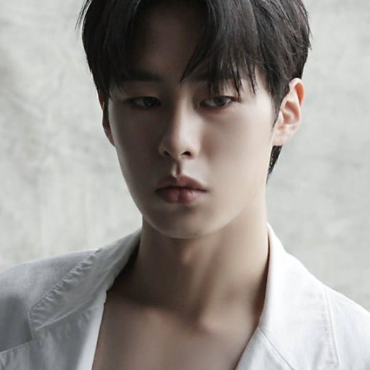 Behind-the-scenes cut of Lee Jaewook