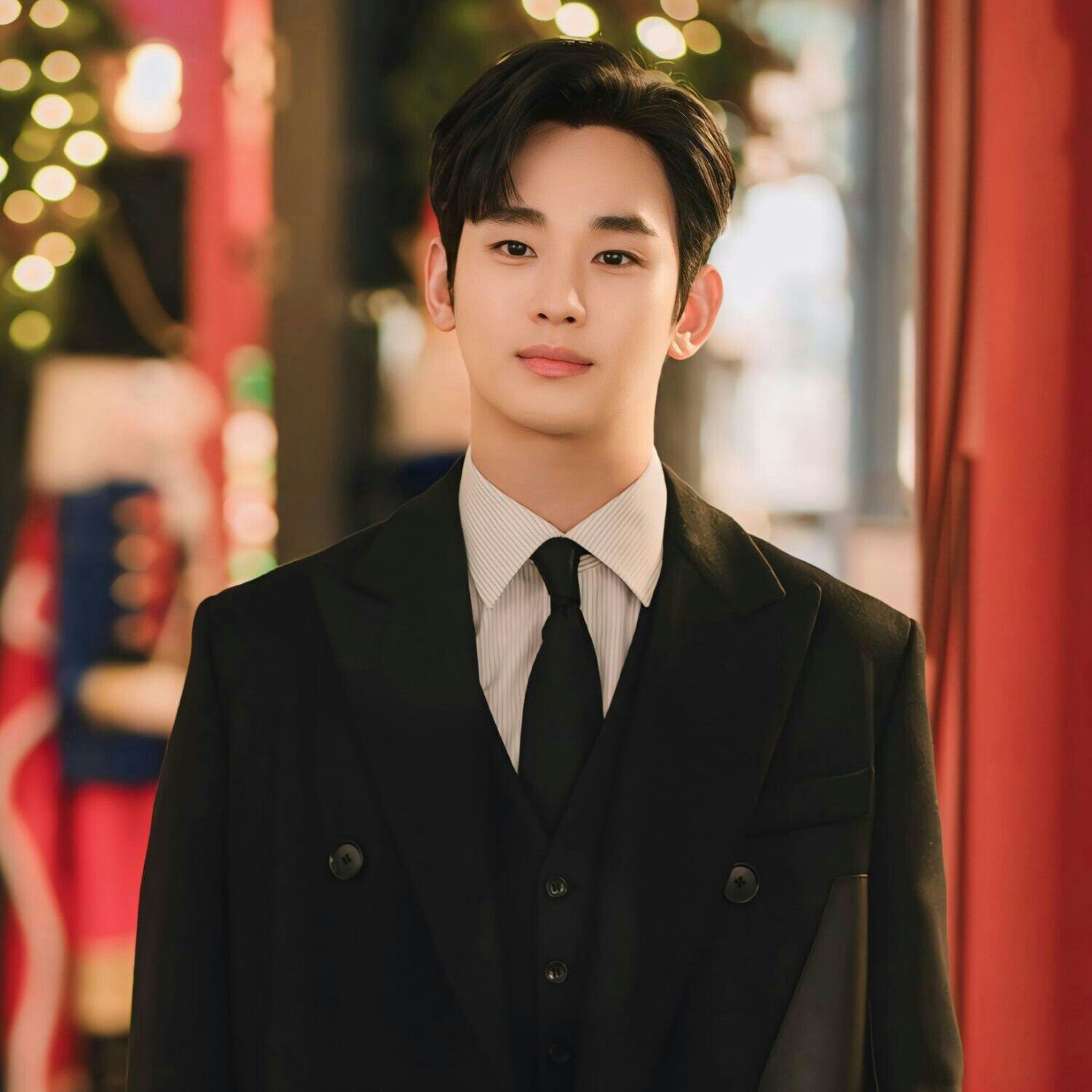 粉丝拍下的金秀贤瞬间