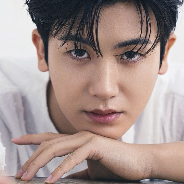 A moment captured by a fan of Park Hyungsik