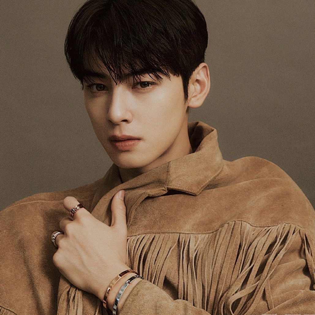 Behind-the-scenes cut of Cha Eunwoo