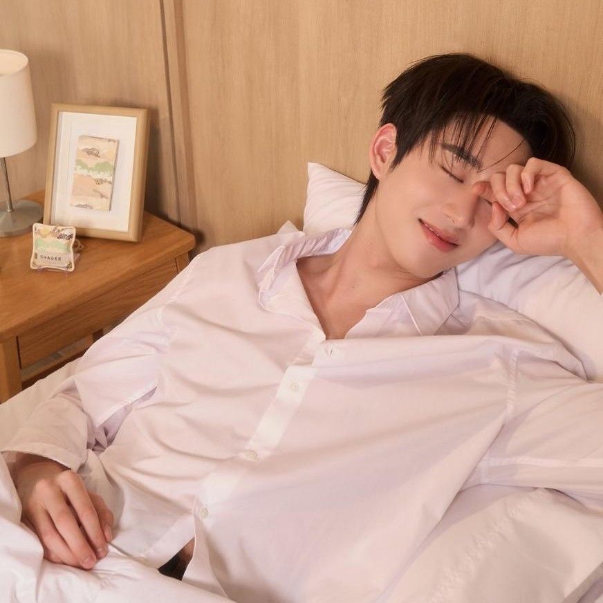 A moment captured by a fan of Est Supha Sangaworawong