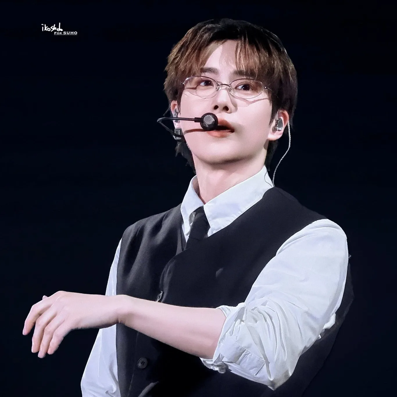 Behind-the-scenes cut of Suho
