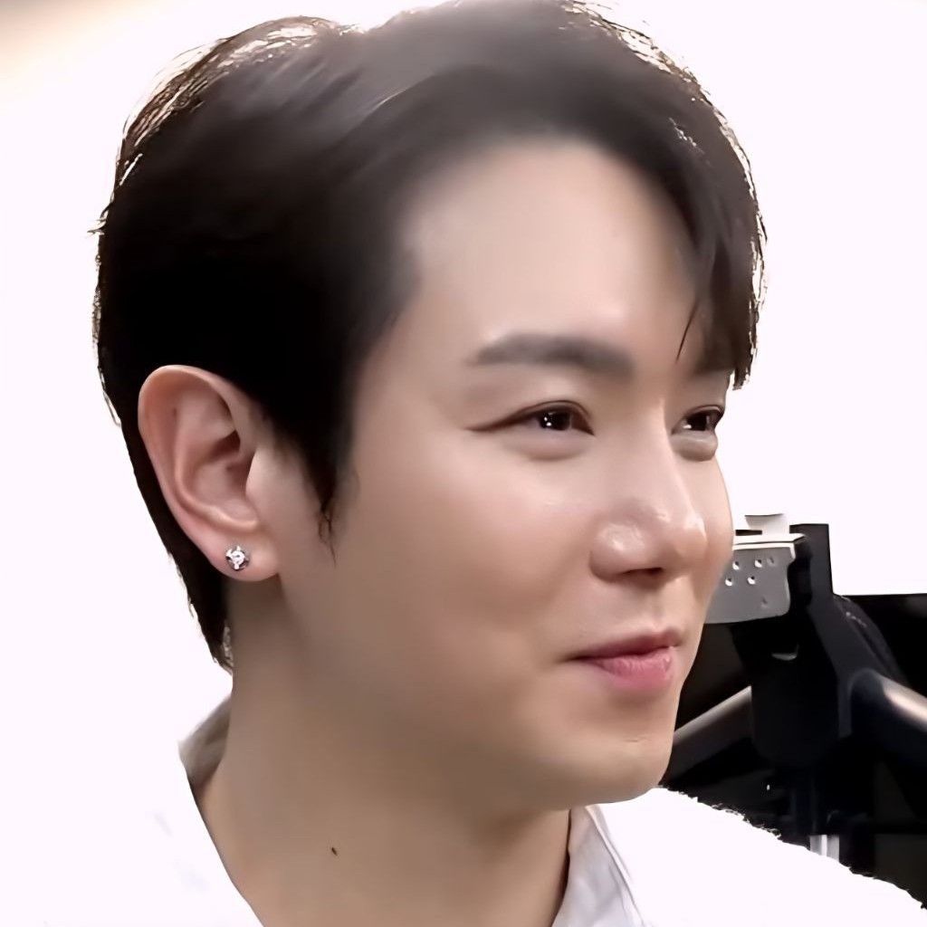 Behind-the-scenes cut of Hwanhee