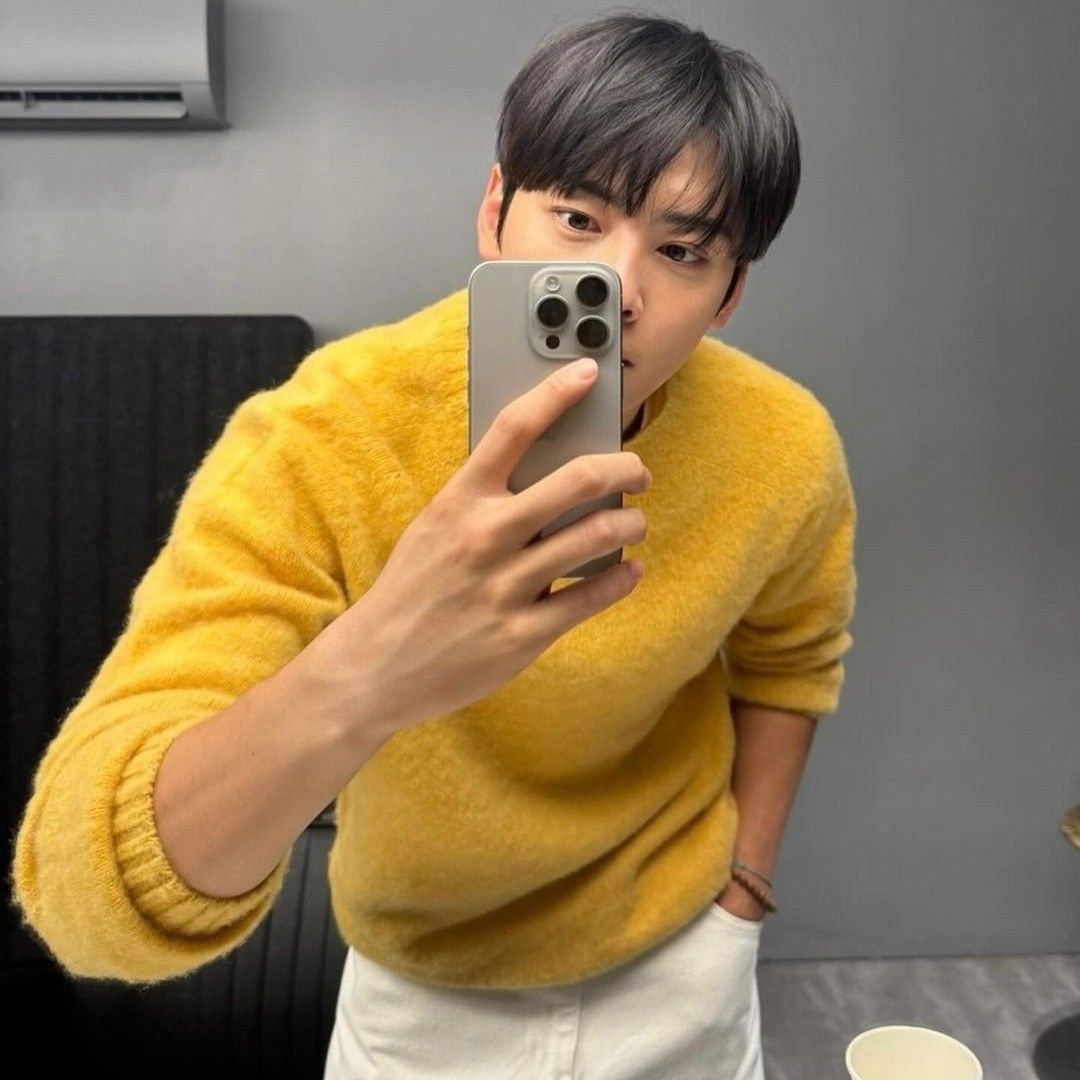 Latest photo of Cha Eunwoo